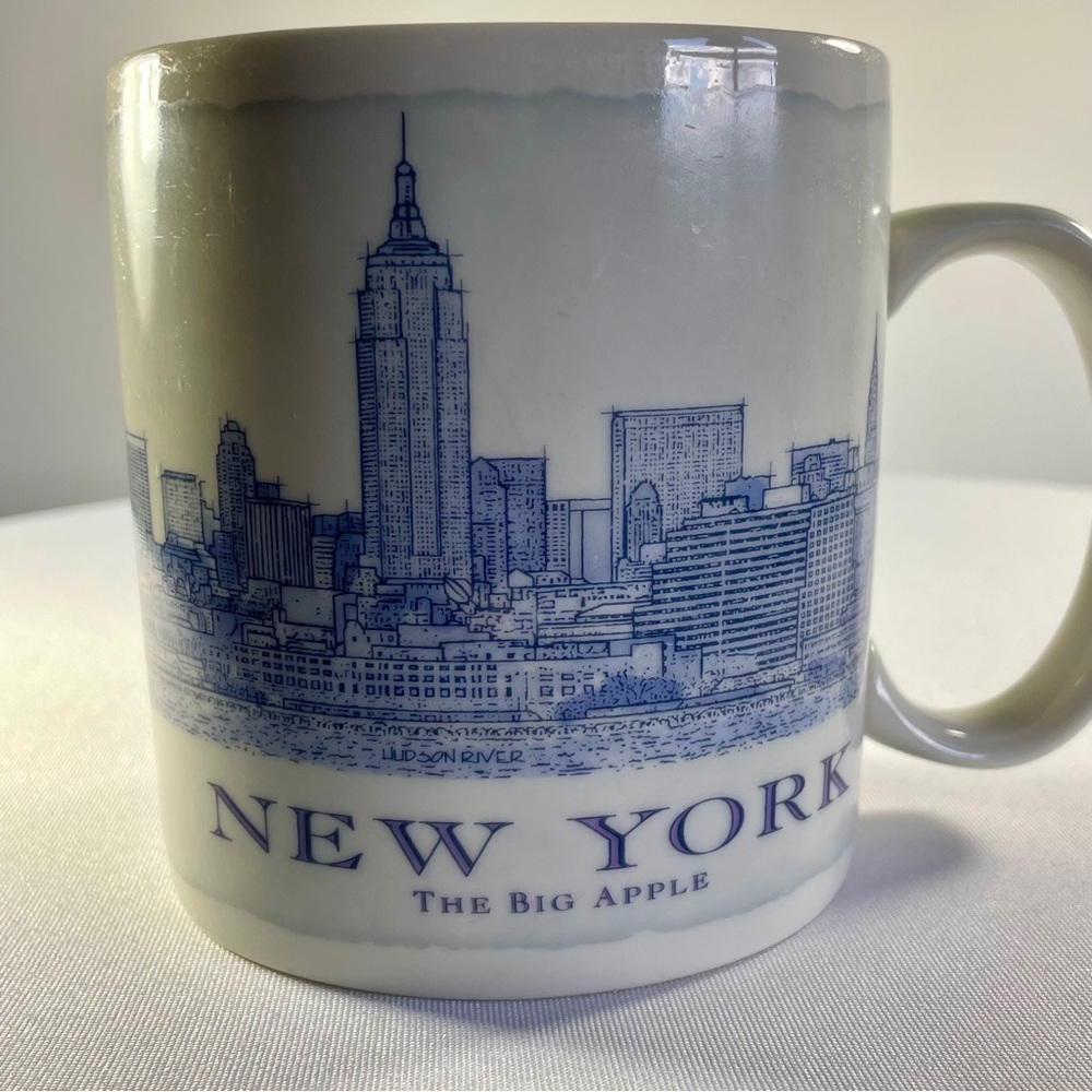 Starbucks NEW YORK -The Big Apple Empire State 2010 Mug - White and Blue